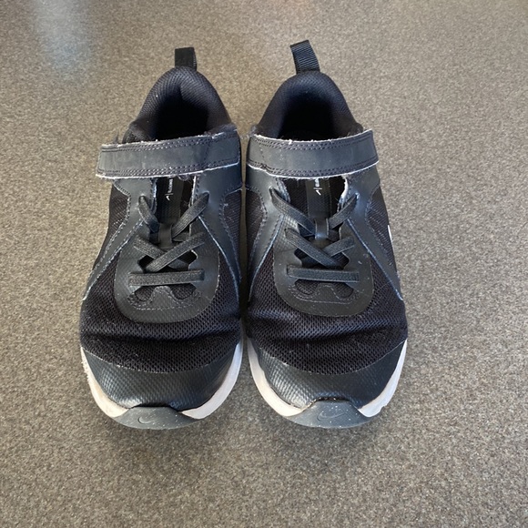 Nike 2y black - used for gym class but outgrew them - Picture 2 of 8